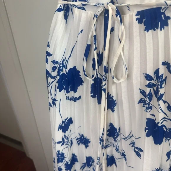 Lulus Blue and White Lindsie Floral Print Pleated Wrap CharmingMaxi Dress NWOT S - Picture 9 of 16